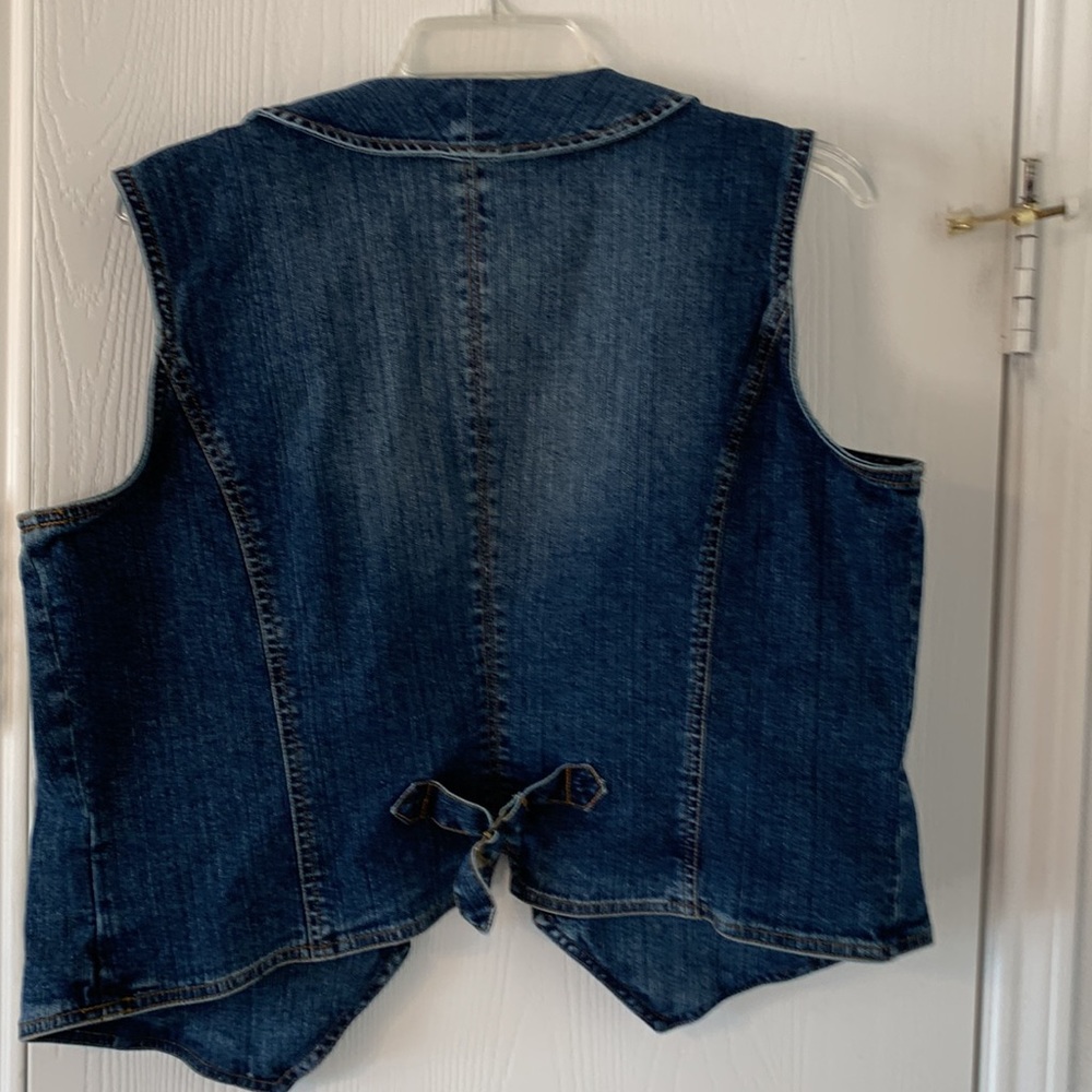 Vest - Picture 3 of 3
